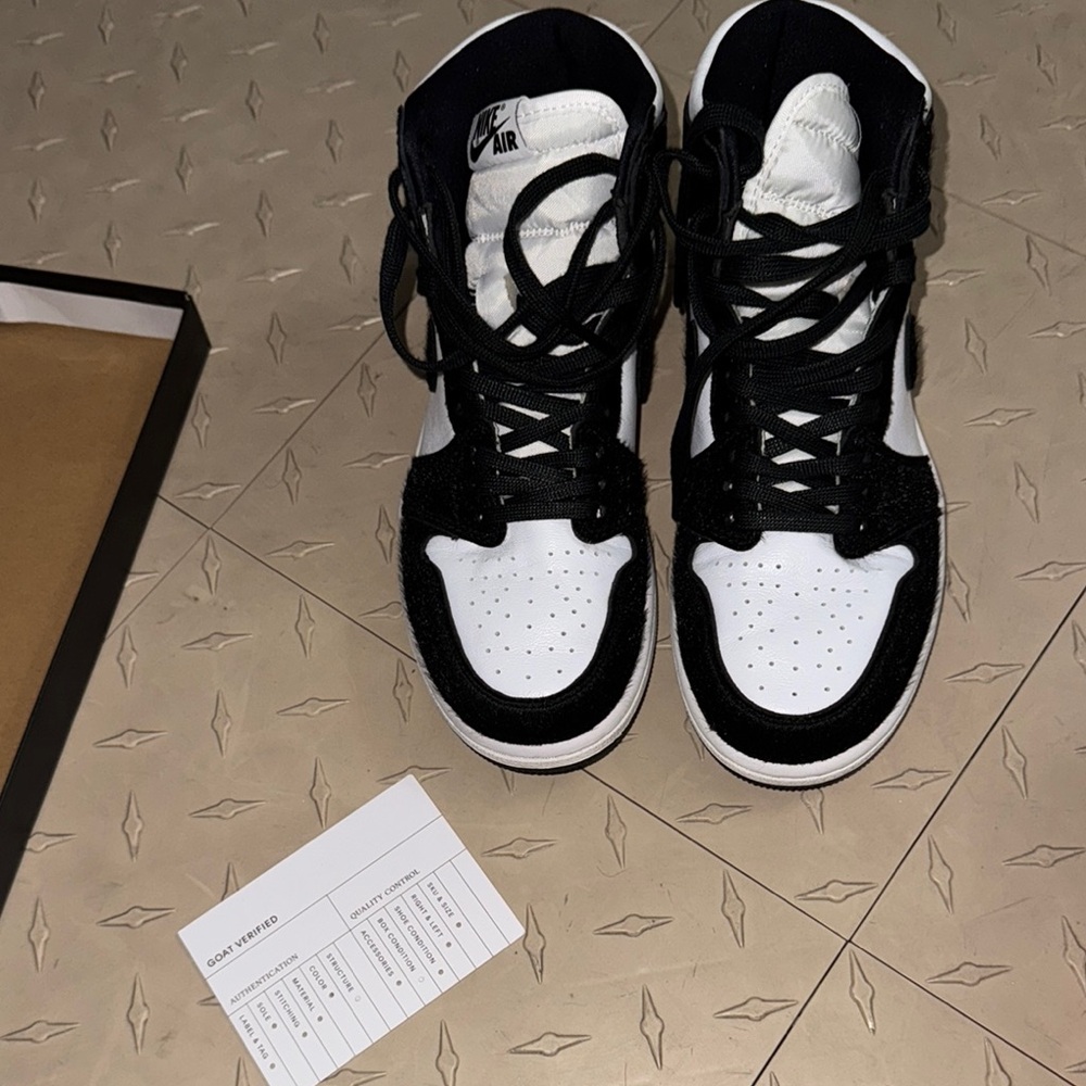 Nike Air Black and White High-Tops OG twist
